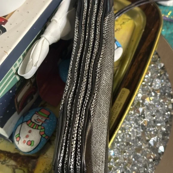 Kate Spade Tweed and Leather Wristlet Pouch Silver Black EUC - Picture 6 of 6